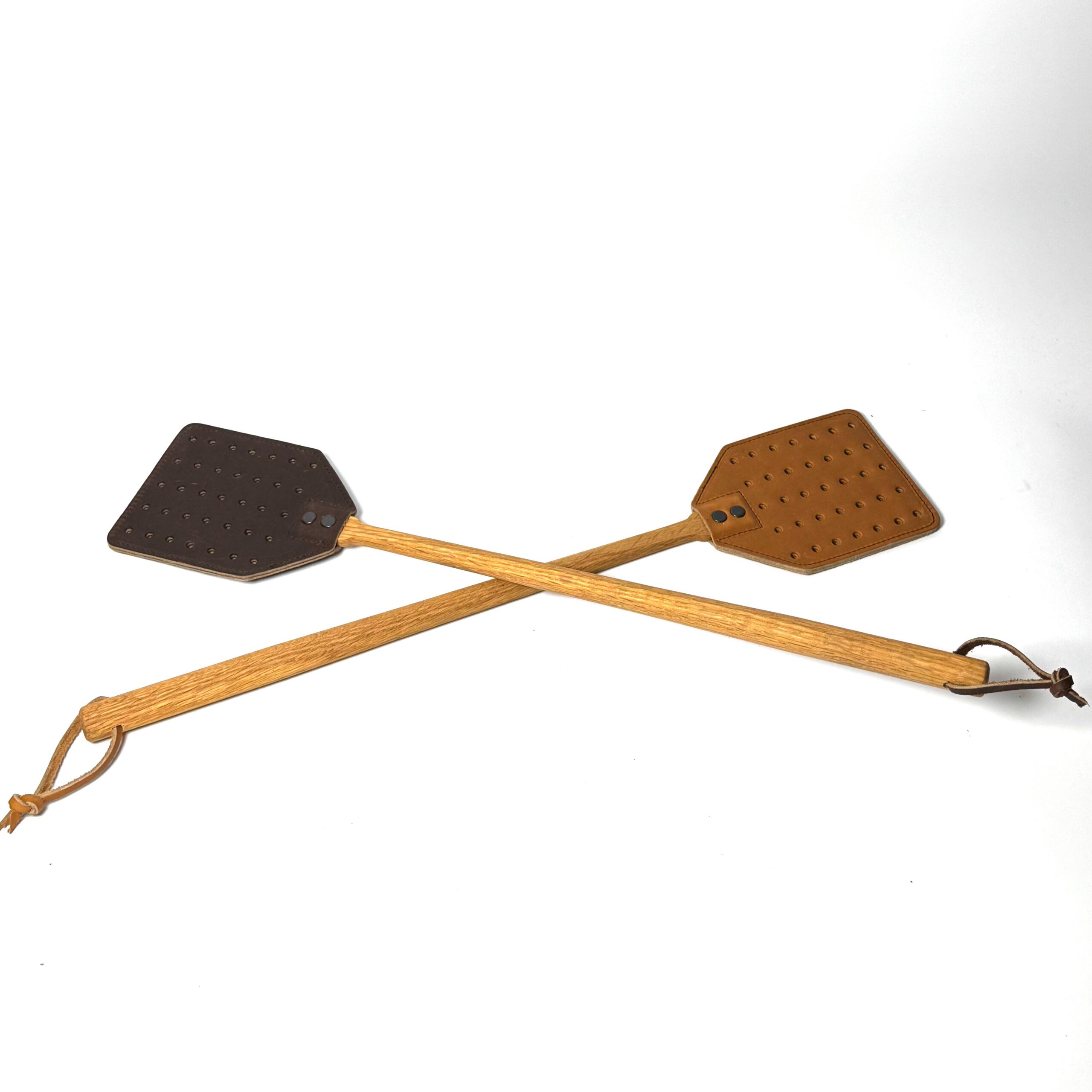 Leather Fly Swatter with Oak Handle - Image 2